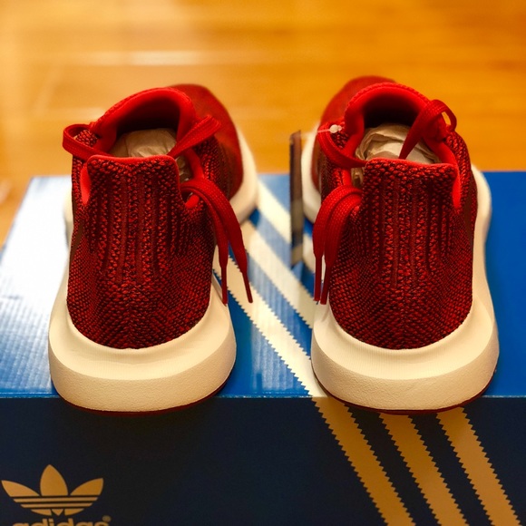 🚨SOLD🚨 ADIDAS SWIFT RUN - Picture 5 of 6